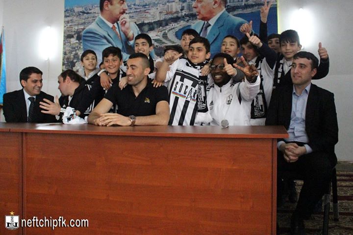 “Neftçi” “Qarabağ”la oyun öncəsi məktəblilərlə görüşdü