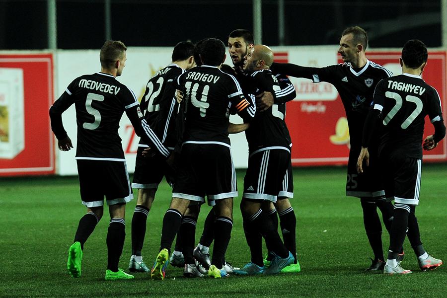 Lider 3 xalı 3 qolla qazandı