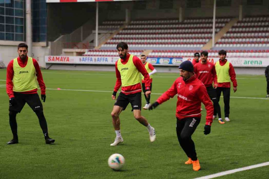 “Keşlə”nin stadionuna yeni ot örtüyü vuruldu