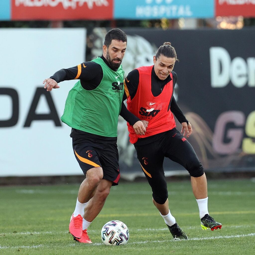 “Qalatasaray”da kimlər koronavirusa yoluxub?