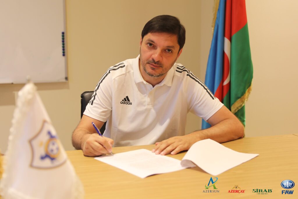 “Qarabağ” 7 məşqçi ilə anlaşmanı uzatdı
