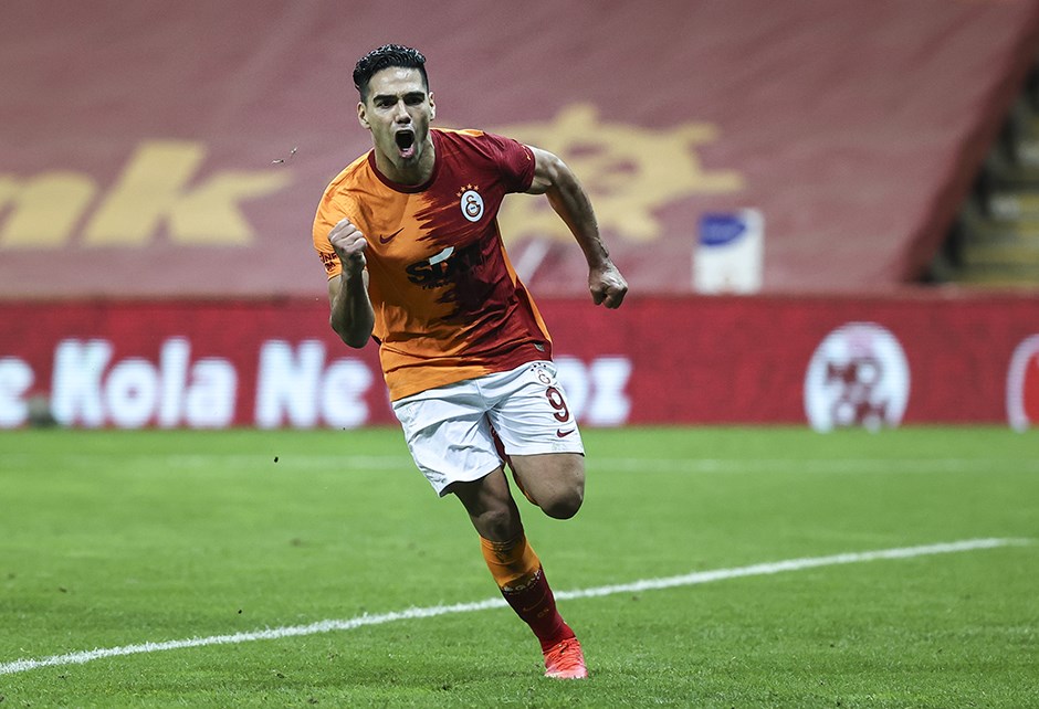 “Qalatasaray” Falkaonu yola saldı
