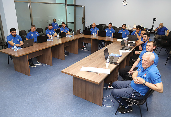Qapıçı məşqçiləri üçün UEFA B kursu
