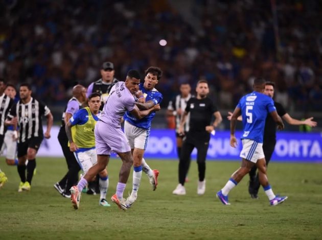 Bir oyunda 23 qırmızı vərəqə