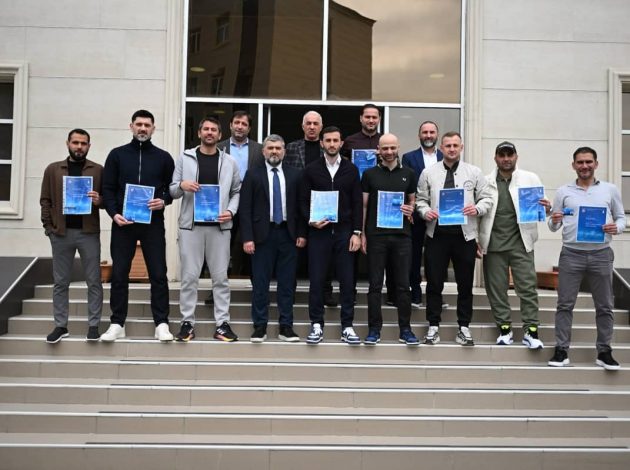 Məşqçilərə diplom təqdim olundu