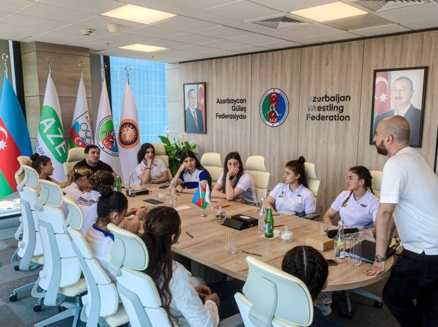 Güləşçi qızlara maarifləndirici antidopinq məşğələsi