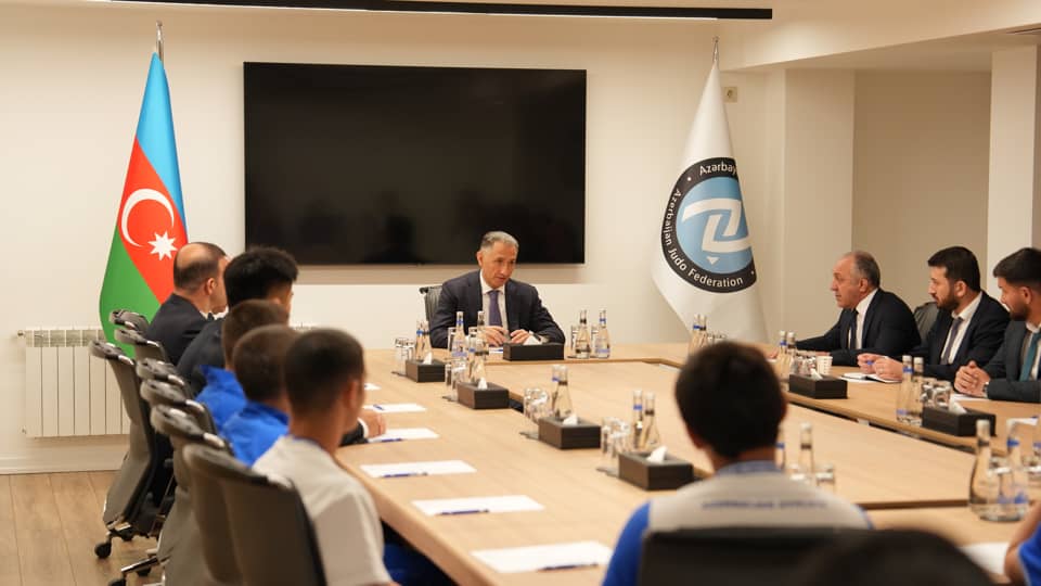 Rəşad Nəbiyev bu milli ilə görüşüb