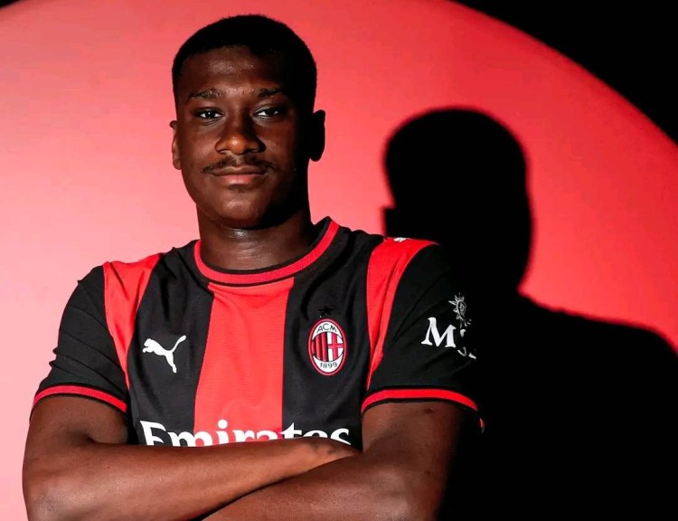 Fransalı müdafiəçi “Milan”da