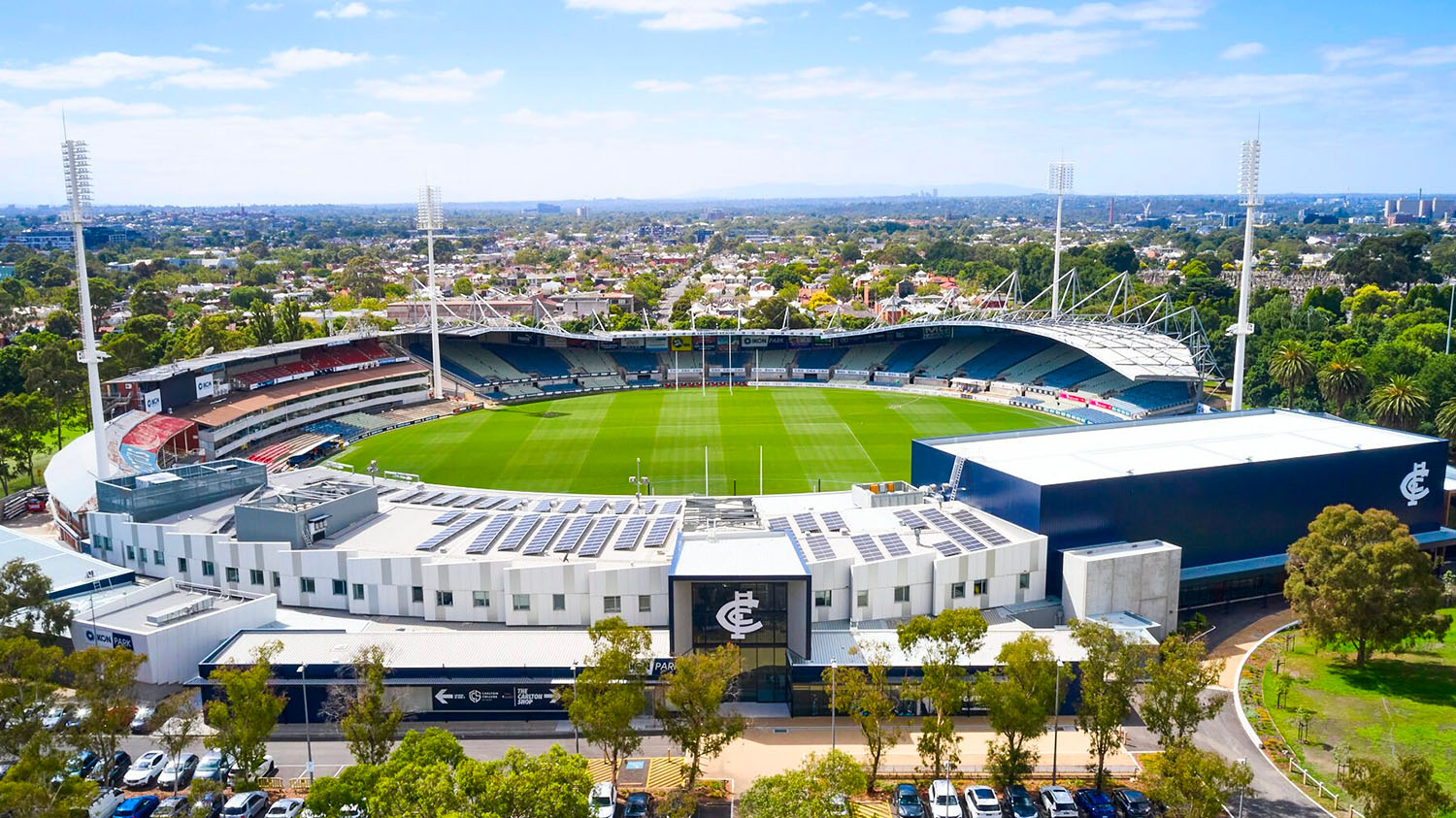 Stadionda kişi meyiti tapıldı