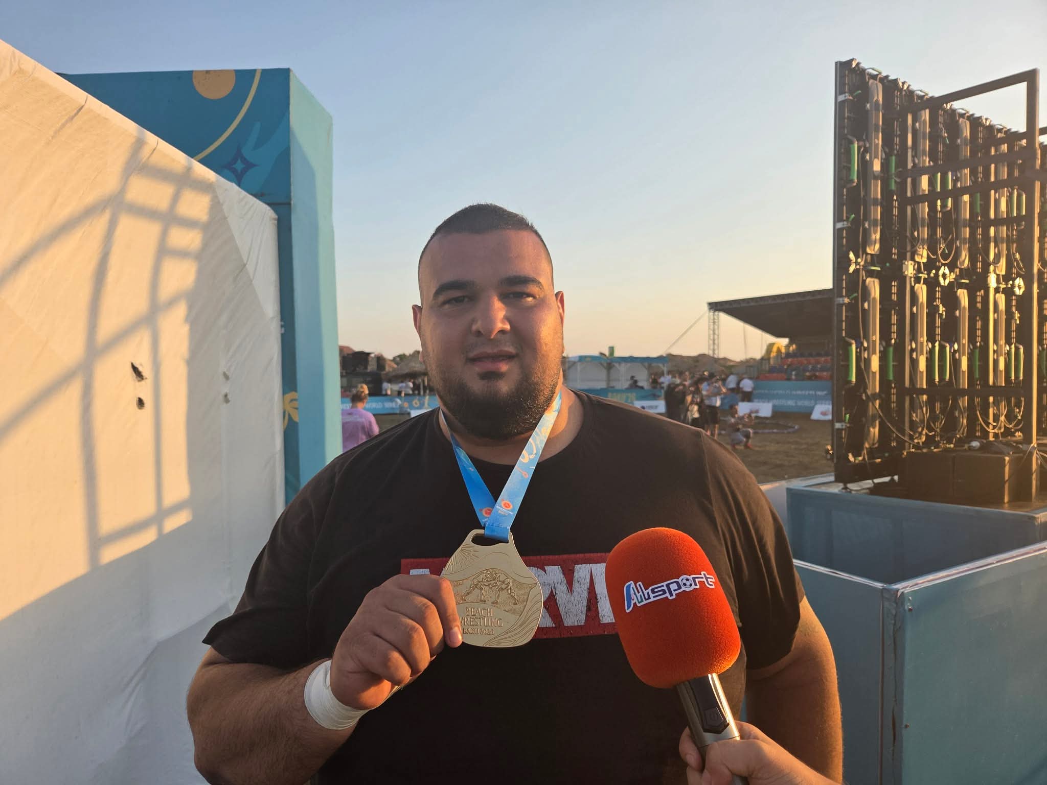 Ən ağır çəkinin qalibi nə söz verdi və qızıl medalı kimə həsr etdi?