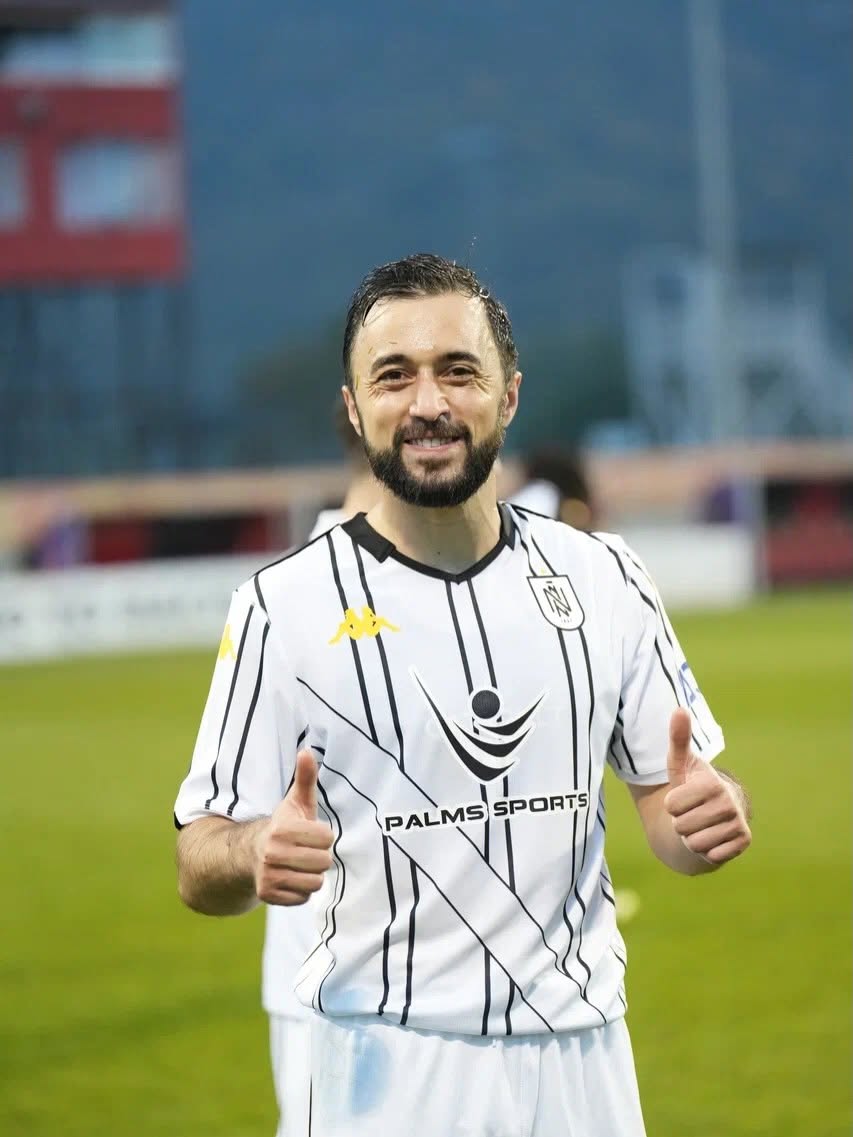 Bayraqdarla vidalaşdı
