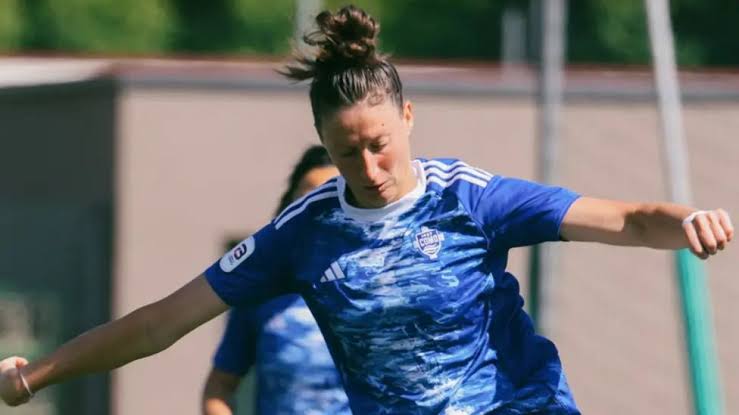 Xərçəng diaqnozu qoyulan futbolçusu ilə müqaviləni uzatdı