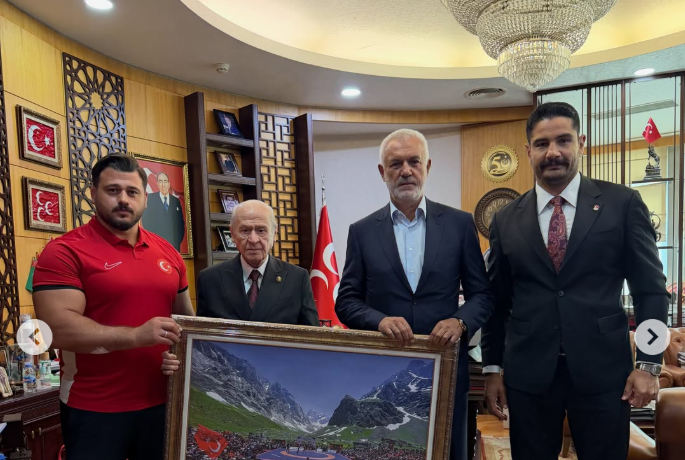 Dünya güləş birliyinin başqanlığa namizədi Dövlət Baxçalı ilə görüşüb – FOTO